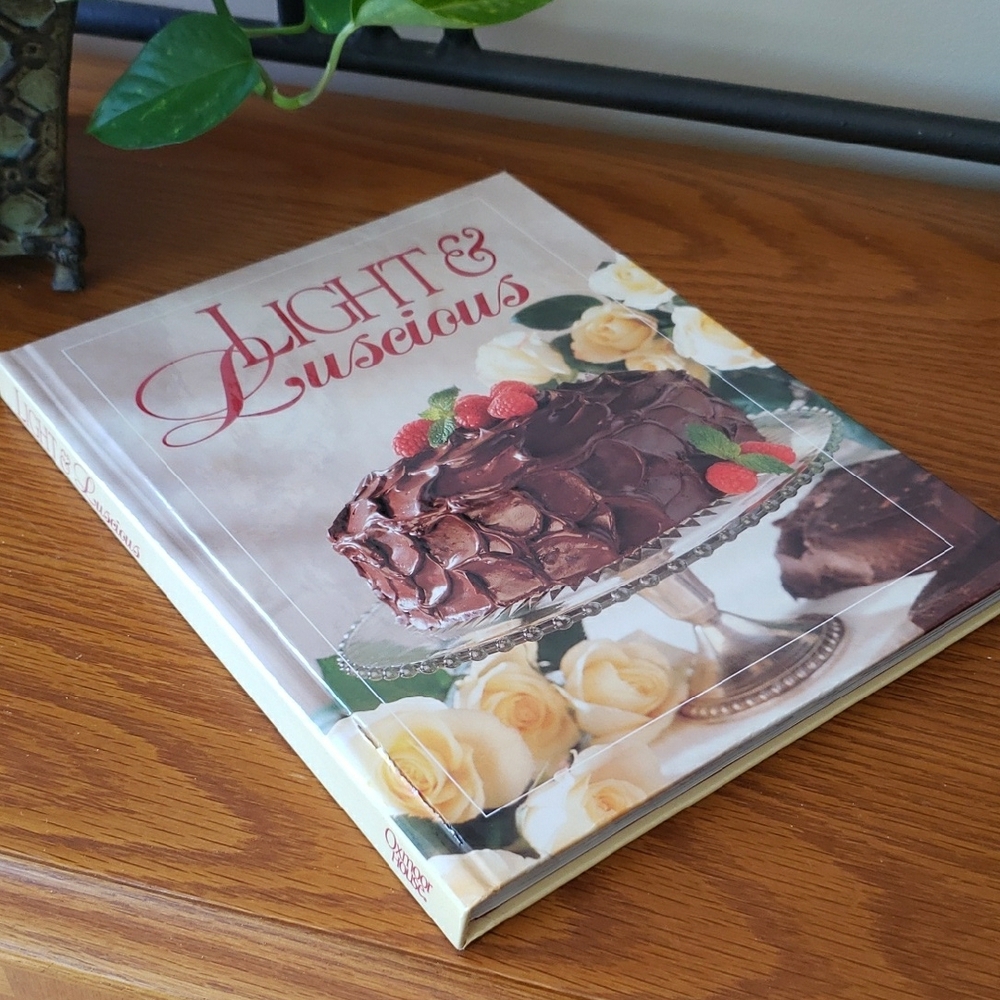 Vtg 1994- Light & Luscious Cookbook By Oxmoor House, Inc - 240 Pages
